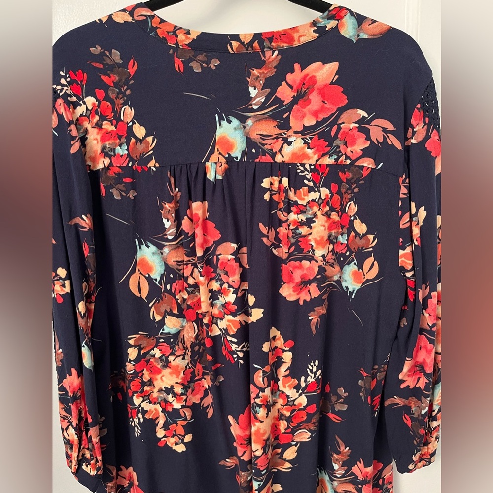 Torrid Navy Floral Twill Lace Trim Top - Picture 5 of 8